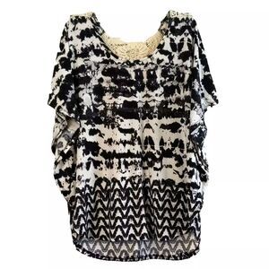 Front Of Closet Black White Kimono Sleeve Geometric Top Crochet Back Women's 1X